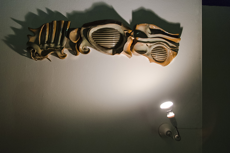 A través d'un finestral